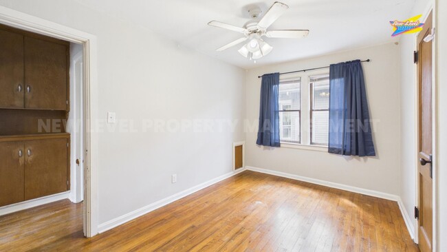 Building Photo - 413 E 6th St