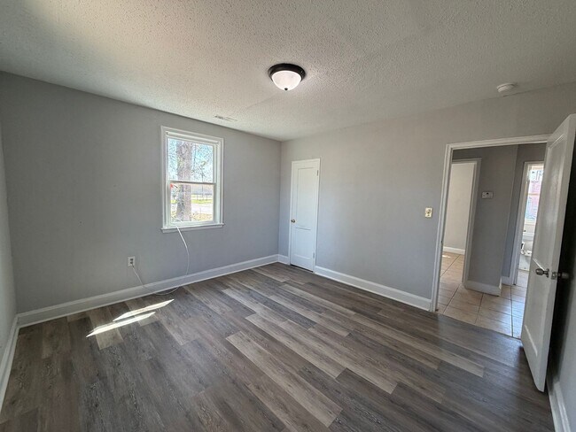 Building Photo - 634 Miller Rd