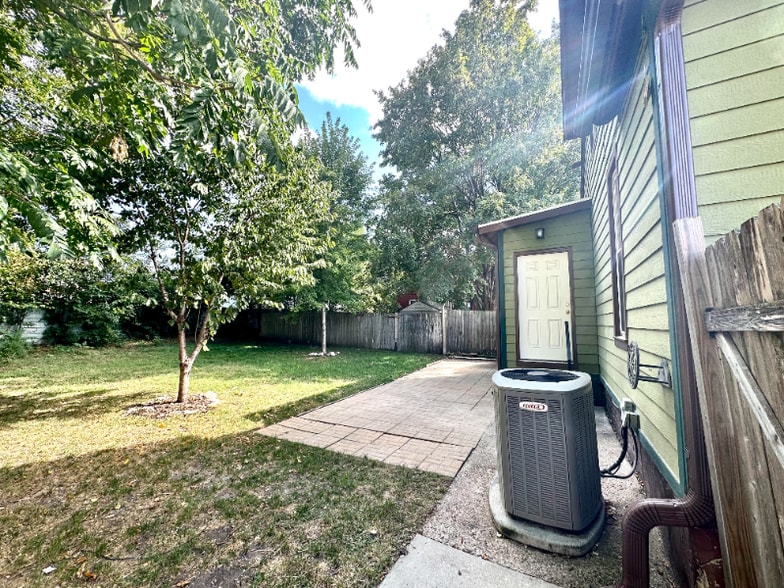 Building Photo - 1211 21st St