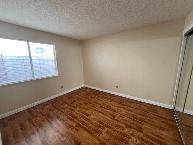 Building Photo - 9824 Cross Creek Way