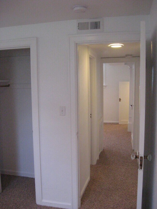 Building Photo - 109 Yellowstone Ave