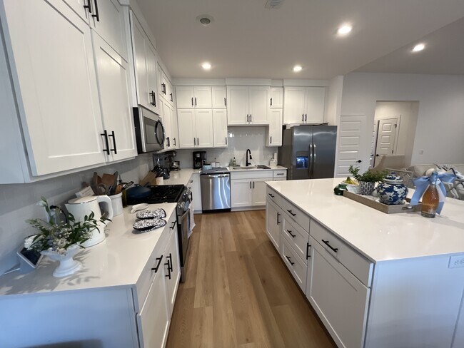 Building Photo - 463 Wagon Wheel Ave