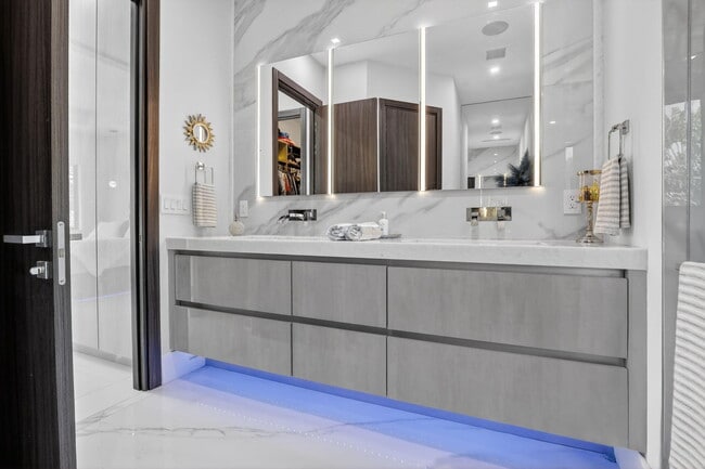 Building Photo - 334 Isle of Capri Dr