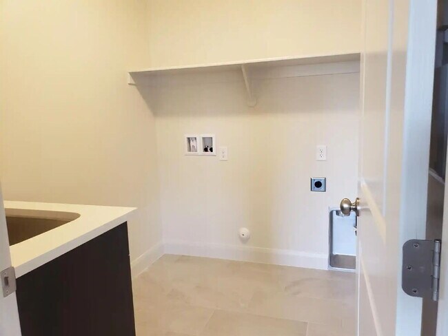 Building Photo - “St. George, Aspen Estates: 5 spacious bed...