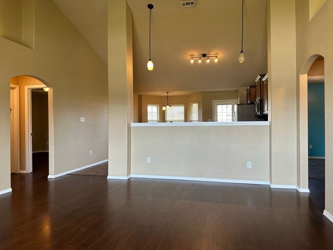 Building Photo - Beautiful Living: 3 Bed, 2 Bath Home with ...