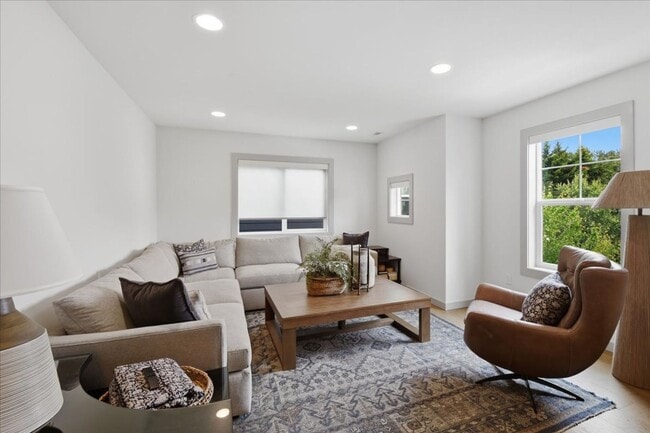 Building Photo - 4bd/2.5ba Carnation Home