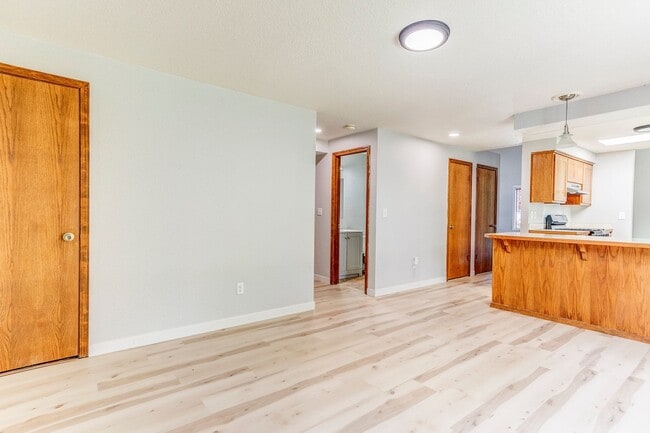 Building Photo - 3-bedroom 2.5-bathroom Home
