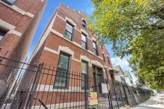 Building Photo - 3 bedroom in Chicago IL 60608