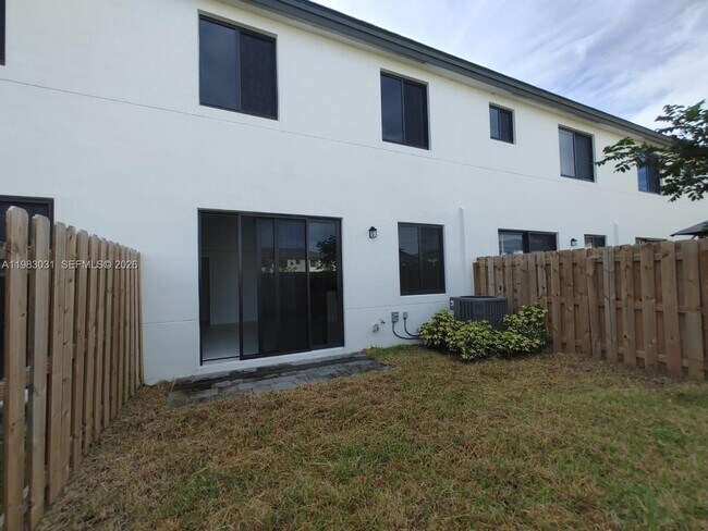 Building Photo - 1280 N Flagler Ave