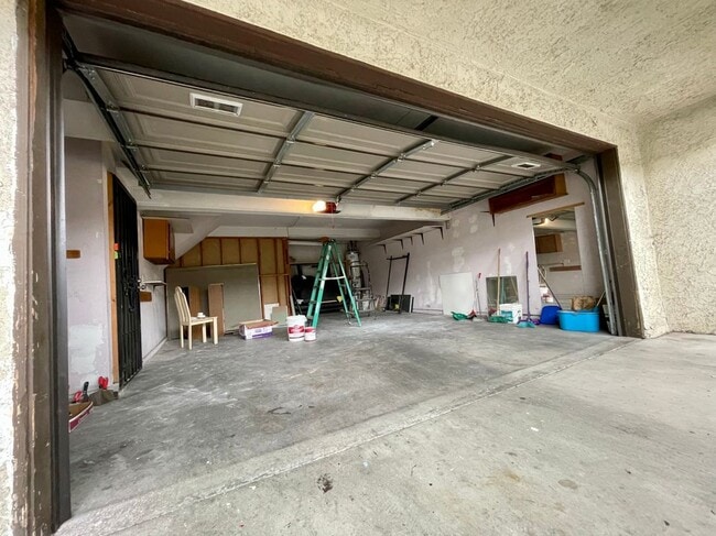 Building Photo - 107 S Muscatel Ave