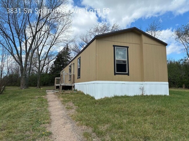 Building Photo - 3831 SW South Park Ave