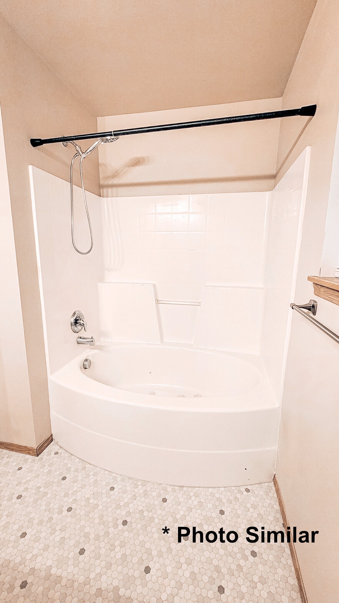 Primary tub/shower combo - 205 S Dewey Ave