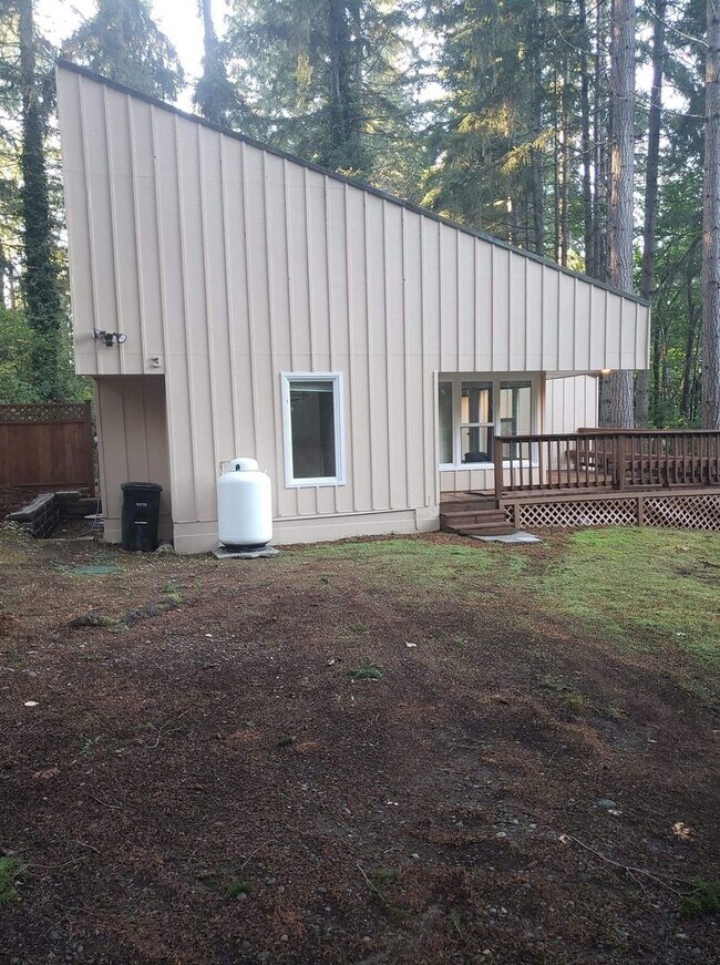 Building Photo - Move in Ready 1 Bed/1Bath in Clearwood with detached 2 car garage!