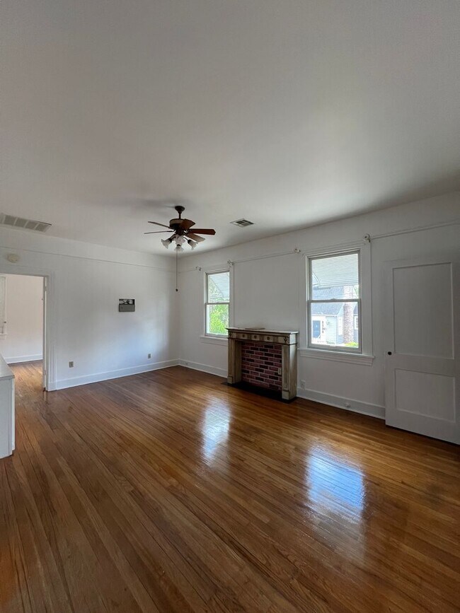 Building Photo - Newly Renovated 3 Bed, 2 Bath Near Campus