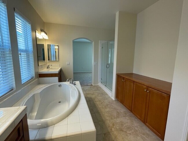 Building Photo - Stunning Home in a Desirable Gated Community