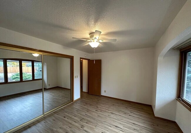 Building Photo - 2 Bed / 2 Bath Home with Lake Views Clubhouse – Hayden Lake