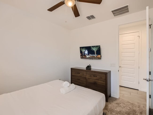 Building Photo - 9417 W Atlantis Wy