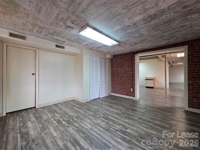 Building Photo - 203 W Liberty St