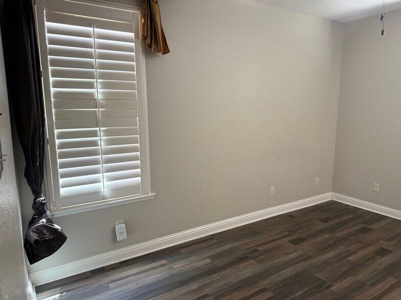Building Photo - 1327 E Via Marbella Dr