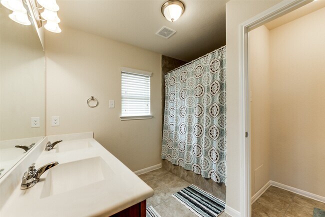 Building Photo - 8407 Hawthorn Vly Ln