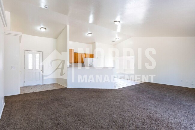Building Photo - 10493 W Arivaca Dr