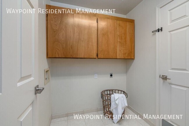 Building Photo - 4917 N Contour Way