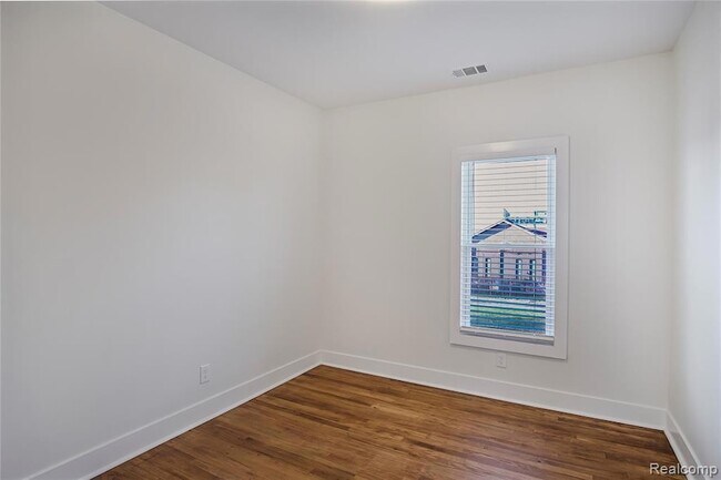 Building Photo - 6212 Avery St