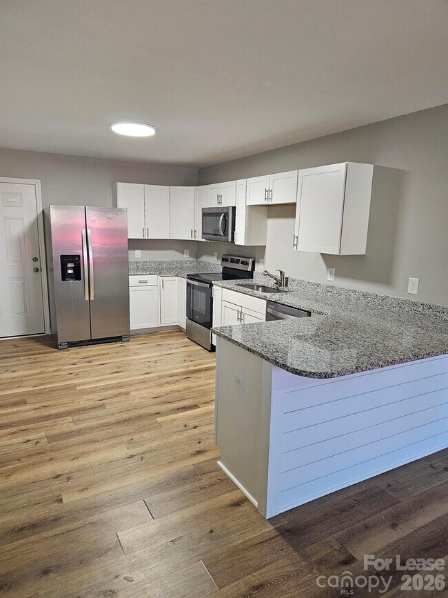 Building Photo - 179 Glen-Gar Dr