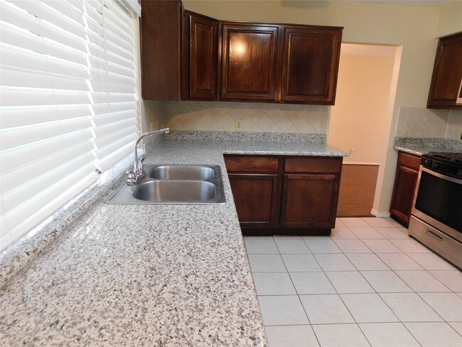 Building Photo - 3303 Rimrock Dr