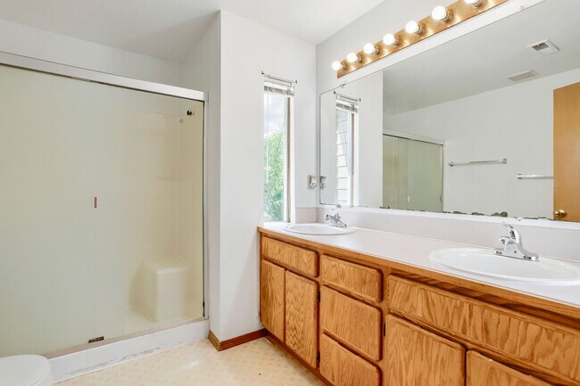 Building Photo - 3BR/2.5BA Two-Story Home in Bethany/NW Portland — Expansive Backyard Deck, Fully Fenced Yard & 2-...