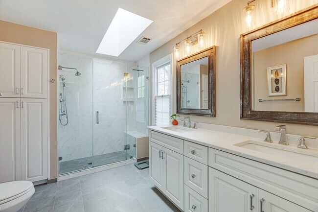 Building Photo - 5624 Kemp Ln