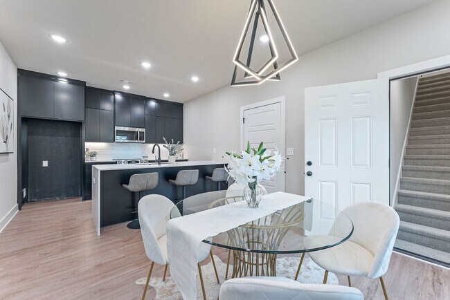 Building Photo - 491 S Happy Hollow Rd