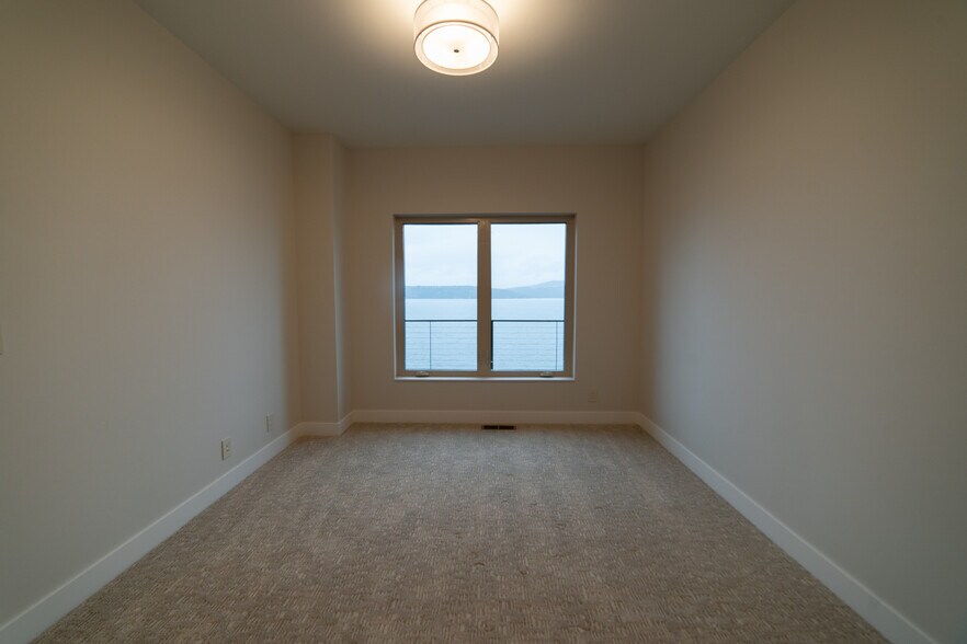 Building Photo - 2296 S Silver Beach Rd