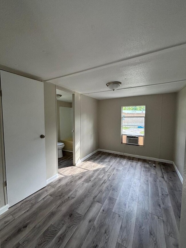 Building Photo - 307 Marcus crt