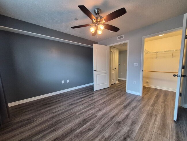 Building Photo - Stylish 2 Bed 2 Bath Condo in Prime Draper Location!!!