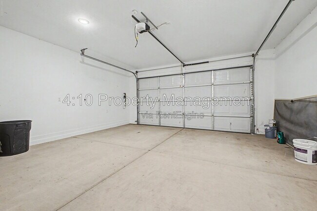 Building Photo - 3241 E Malibu Dr