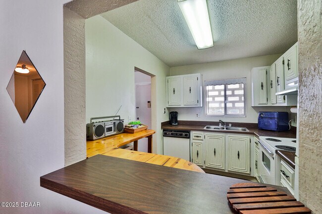 Building Photo - 2711 N Halifax Ave