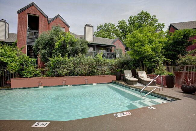 Building Photo - LaRue on Highland