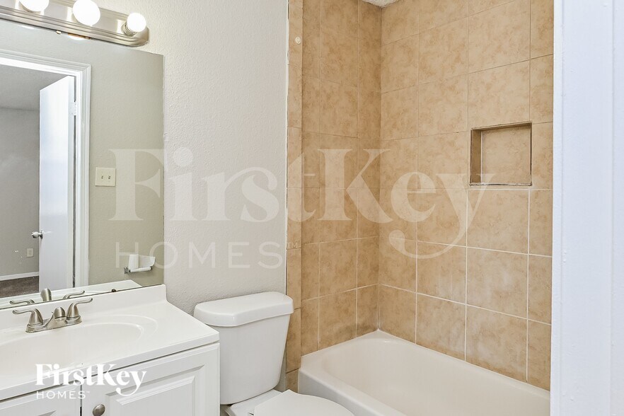 Building Photo - 4927 Kilkenny Dr