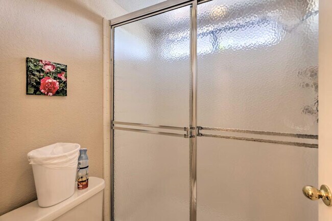 Building Photo - 170 E Guadalupe Rd