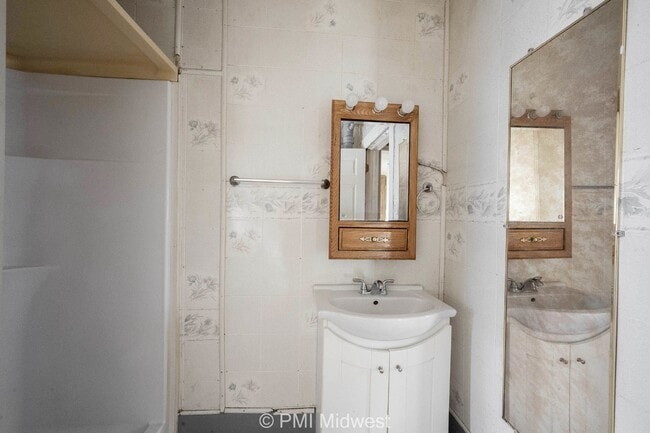 Building Photo - "Charming 1-Bedroom Retreat in Kokomo – Cozy 600 Sq Ft with Modern Comforts!"