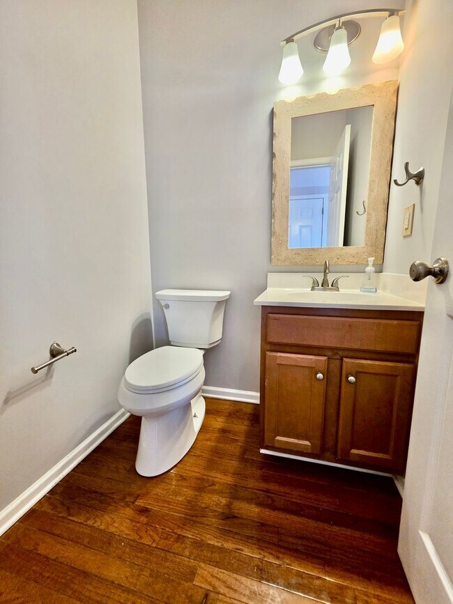 Building Photo - Elevated Four Bedroom in Rivertowne Countr...