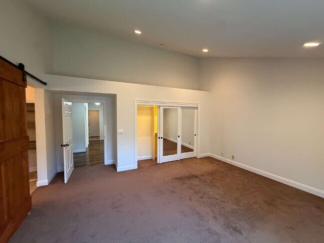 Building Photo - "Charming 4-Bed Oasis with Granite Touches with Tennis and Poolside Bliss steps away in Danville!"