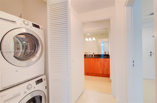 Building Photo - 300 S Biscayne Blvd