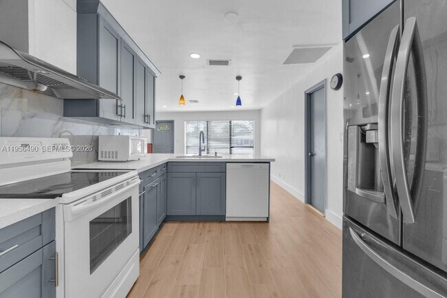 Building Photo - 1101 NE 24th Ct