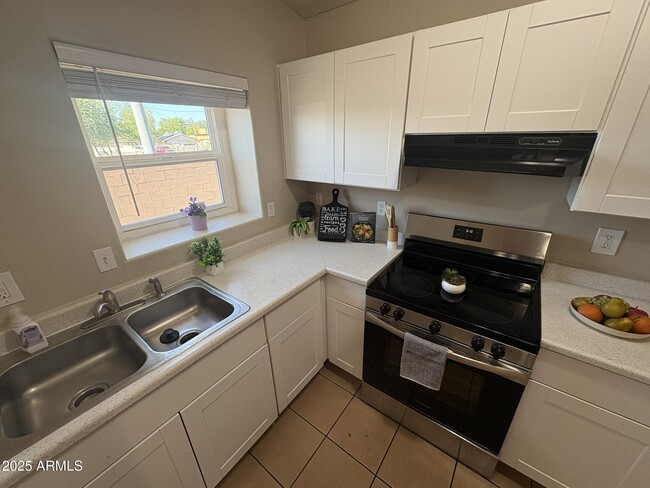 Building Photo - 1062 N 27th St