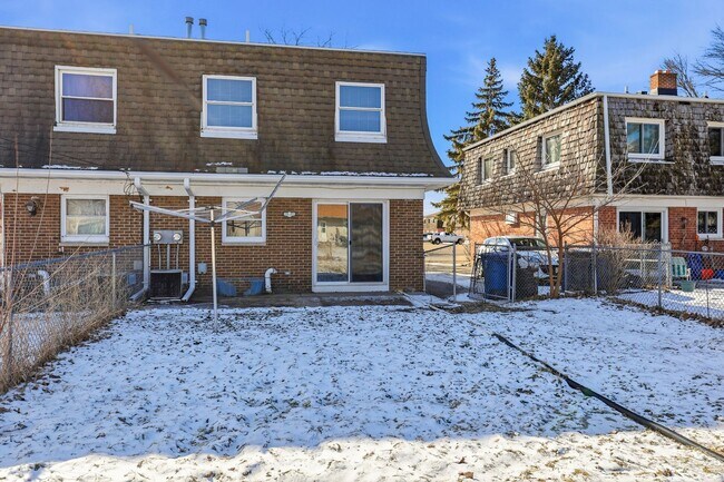 Building Photo - 836/840 Greenwood Court