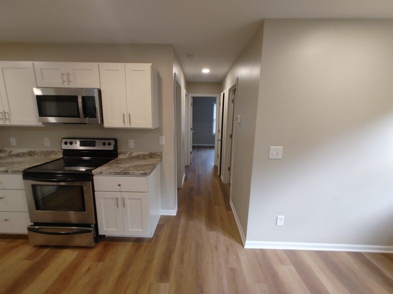 Kitchen/hall - 71 Pomeroy Rd