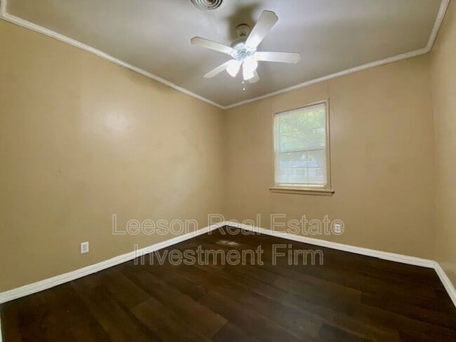 Building Photo - 9434 Woodcrest Dr