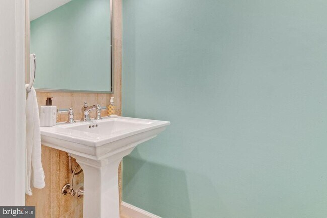 Building Photo - 1080 Wisconsin Ave NW